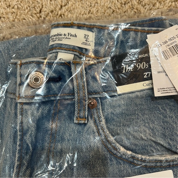 New with tags Women's Abercrombie & Fitch Jeans - Picture 2 of 3
